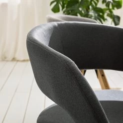 Mørteens Chaise à accoudoirs Buggio - Tissu / Hévéa massif - Tissu Cors: Gris foncé - 1 chaise -Luxe Intérieur Magasin 1000164524 210208 08242400025 DETAILS P000000001000164524