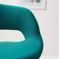 Mørteens Chaise à accoudoirs Buggio - Tissu / Hévéa massif - Tissu Cors: Pétrole - 1 chaise -Luxe Intérieur Magasin 1000164525 210602 06321300003 DETAILS P000000001000164525