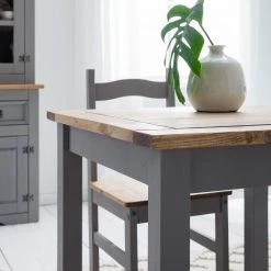 Maison Belfort Table Finca Rustica I - Pin massif - Pin gris - 80 x 80 cm -Luxe Intérieur Magasin 1000178046 200603 16035600019 MOOD DETAILS P000000001000178046 mood