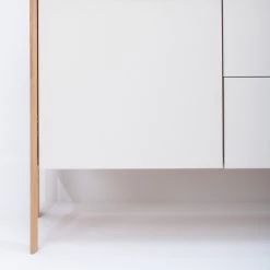 Studio Copenhagen Enfilade Maayka I - Partiellement en chêne massif - Blanc / Chêne clair -Luxe Intérieur Magasin 1000277378 211012 153647000066 DETAILS P000000001000277378